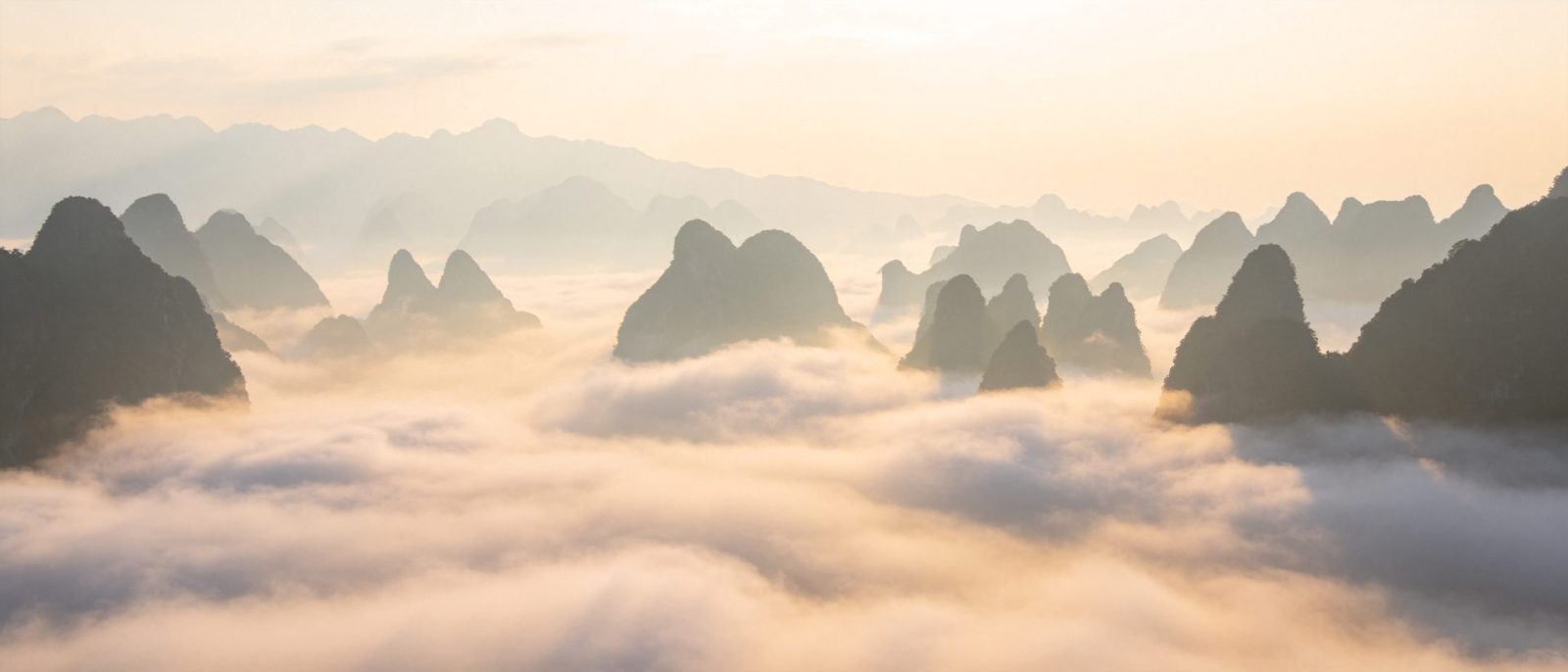 云海奇峰高清壁纸预览