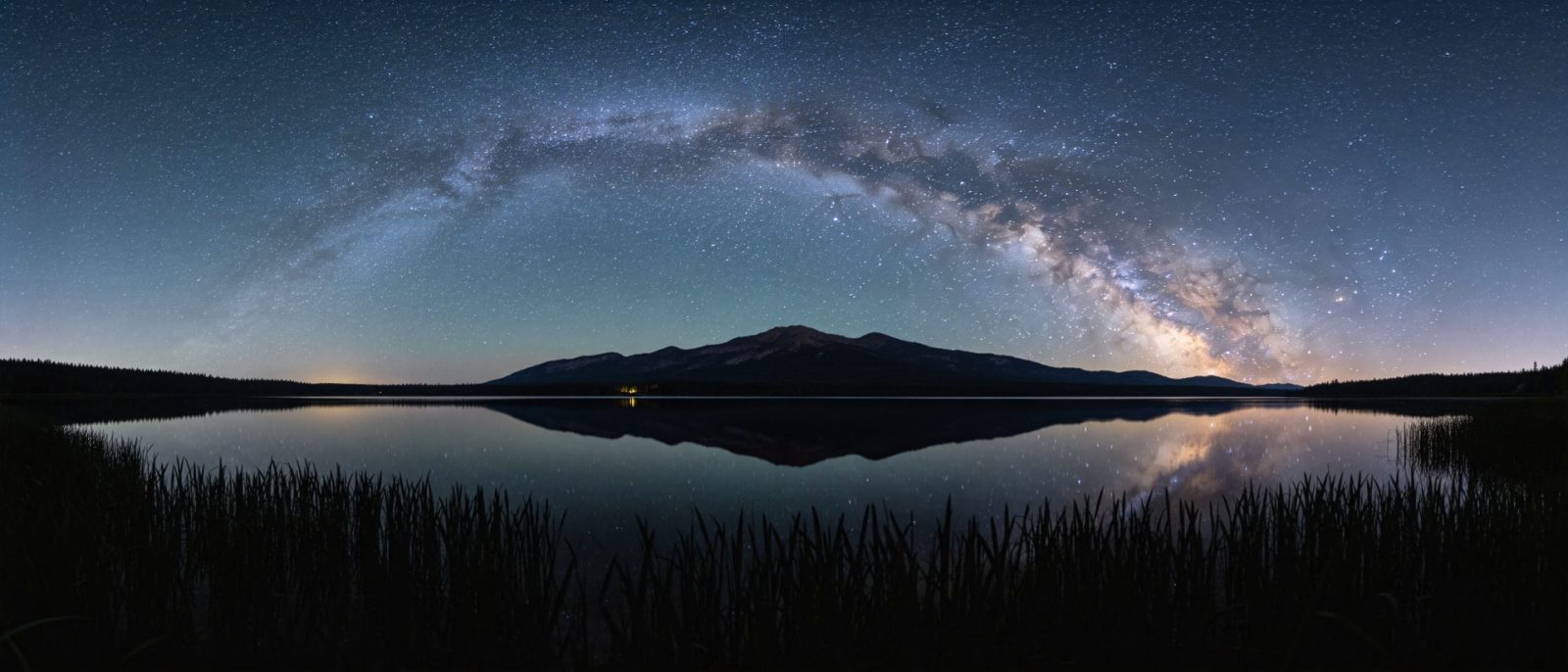 湖畔星空高清壁纸预览