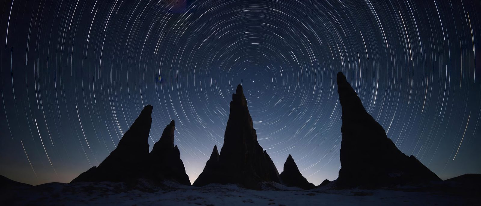 群峰星轨高清壁纸预览
